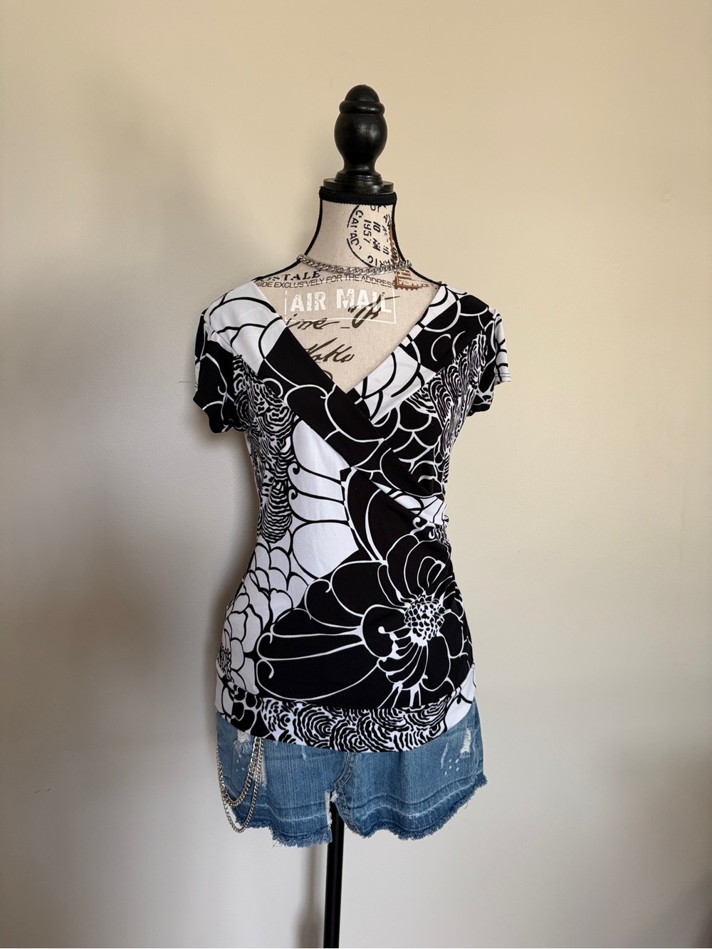 Y2K Black White Floral Top Grungy-Fairy Whimsigoth Short Sleeve V Neck Top